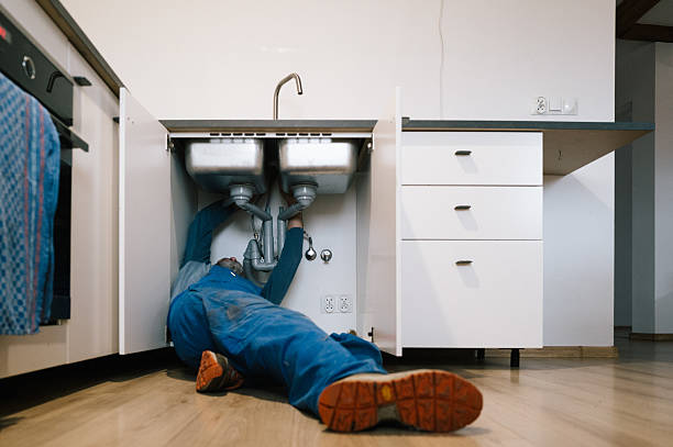Professional Emergency Plumber technician working in Loranger, LA